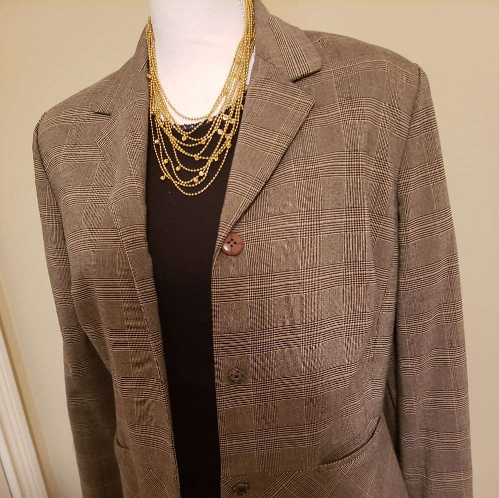 Women blazer with matching pants.